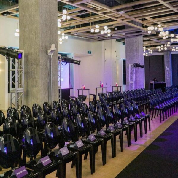 CH-009 | BLACK ACRYLIC ROUND BACK CHAIR