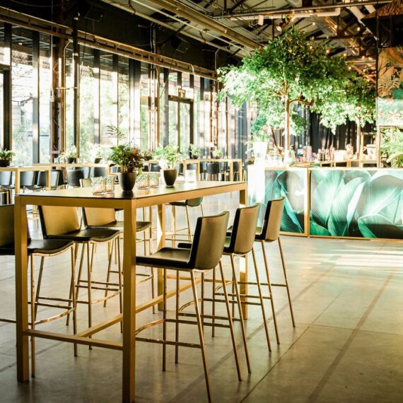 COMM-013 | SEAMLESS 24" COMMUNAL TABLE GOLD FRAME WITH PLEXI TOP