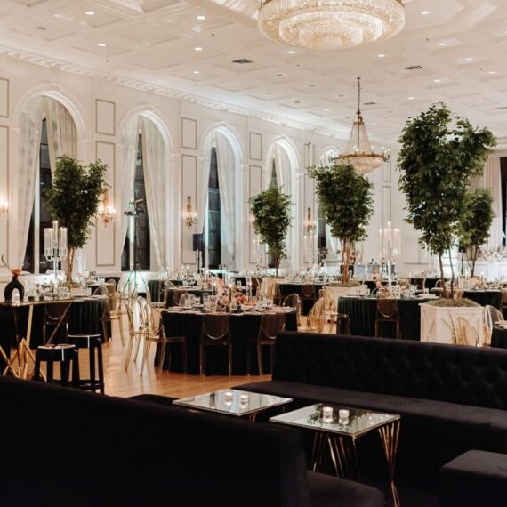 SS-520 | VELVET TUFTED BACK SOFA BLACK