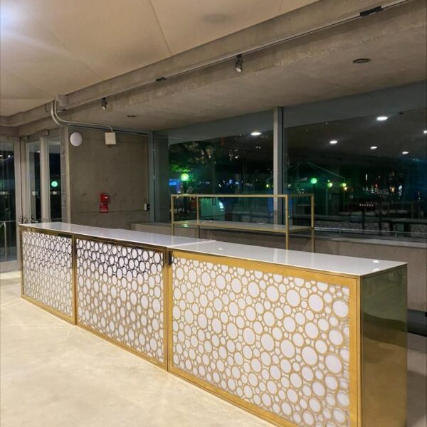 BAR-048 | 6FT GEO BUBBLE BAR GOLD FRAME WHITE PLEXI