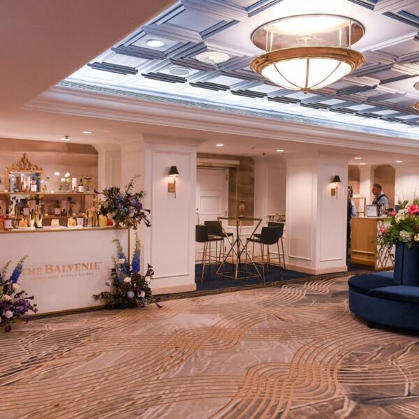 SS-305 | BOURNE SOFA ROYAL BLUE VELVET