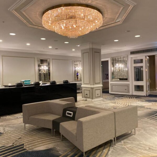 OF-057 | GREY/BLACK LOW MEETING POD SECTIONAL WITH CHARGING