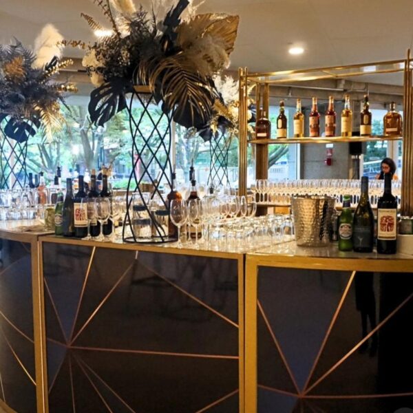 BAR-069 | GEO GATSBY WINE SHELF GOLD FRAME CLEAR PLEXI