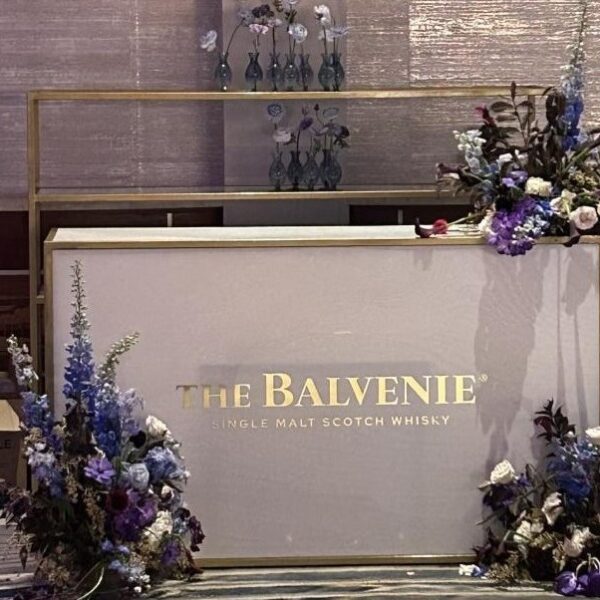 BAR-034 | 6' 6" BAR BACK GOLD FRAME WITH PLEXI