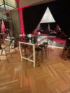 COMM-006 | SEAMLESS 30" COMMUNAL TABLE WHITE FRAME WITH PLEXI TOP