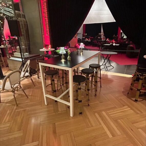 COMM-006 | SEAMLESS 30" COMMUNAL TABLE WHITE FRAME WITH PLEXI TOP
