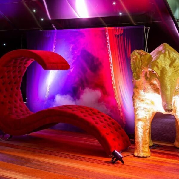 SS-382 | TUFTED LUNA LOUNGER RED