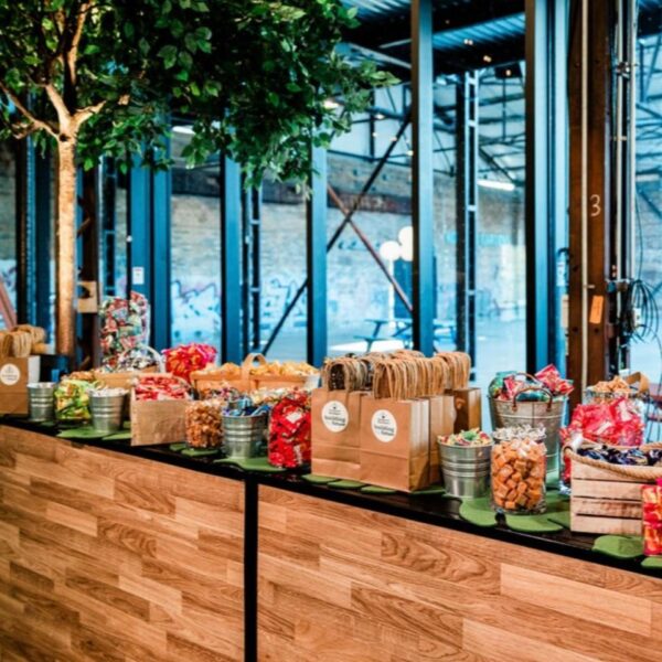 BAR-039 | 4FT BAR BLACK FRAME PLEXI