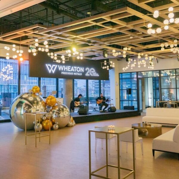 SS-300 | BK SOFA WHITE 8FT