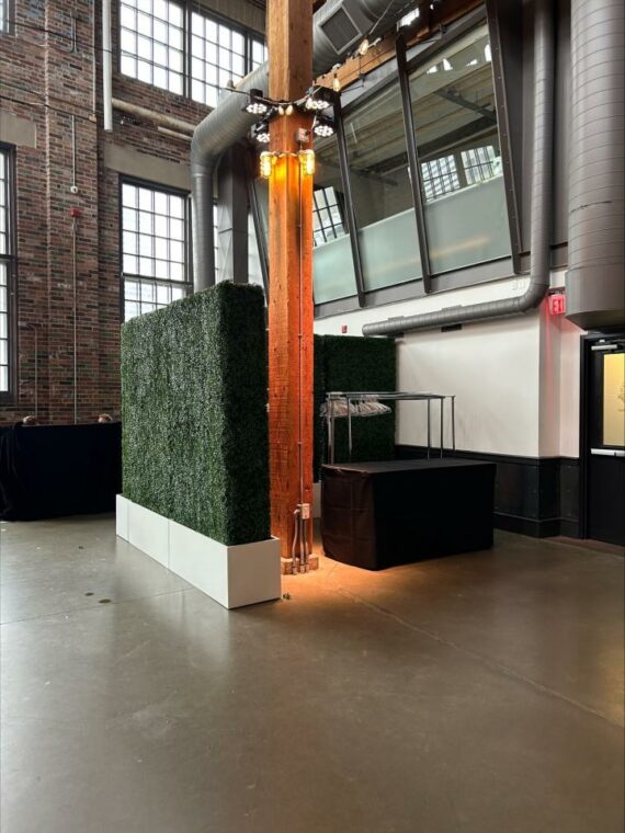 MISC-PLT-101 | 8FT CONTEMPORARY VERTICAL HEDGE
