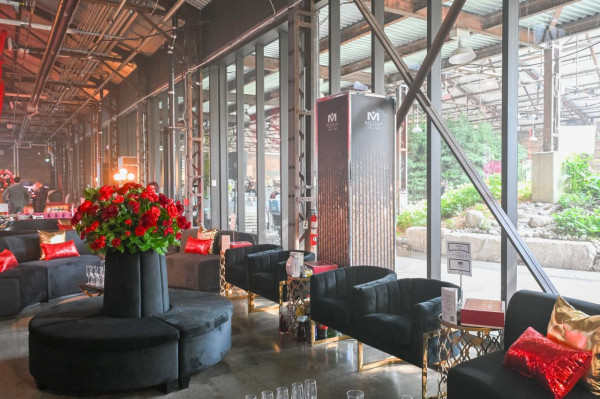 SS-615 | ROUND VELVET GOLD FRAME SINGLE CHAIR BLACK