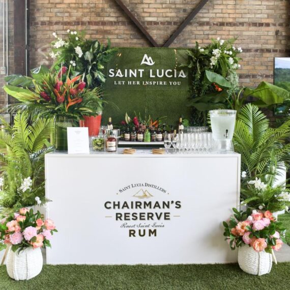 BAR-011 | 6FT BAR WHITE FRAME WITH PLEXI