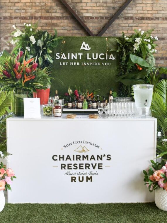 BAR-011 | 6FT BAR WHITE FRAME WITH PLEXI
