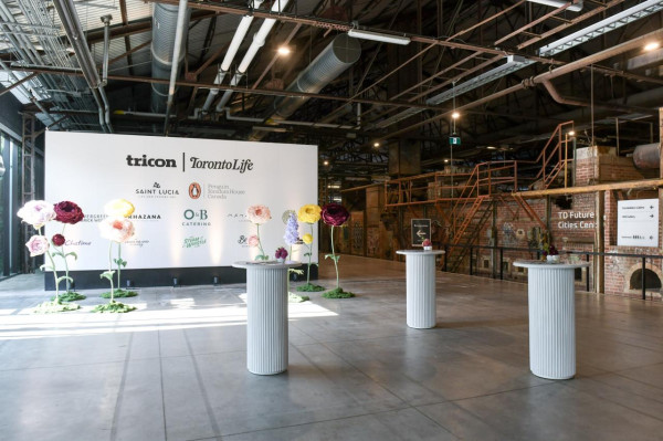 CRU-072 | SYDNEY FLUTED ROUND CRUISER TABLE WHITE WOOD