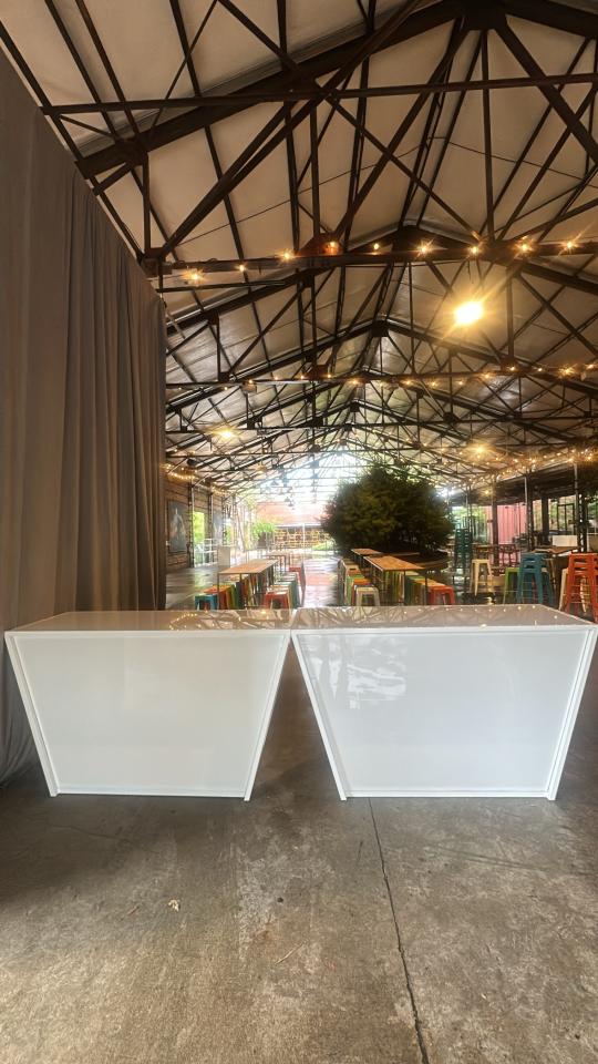 BAR-102 | 6FT WHITE FRAME GEO TRAPEZOID BAR WHITE PLEXI