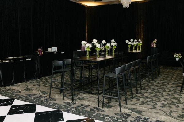 COMM-018 | COMMUNAL TABLE BLACK FRAME WITH PLEXI TOP