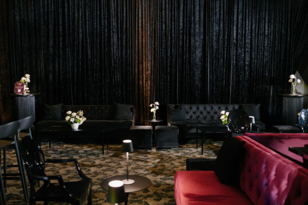 SS-521 | VELVET TUFTED BACK SOFA CRIMSON