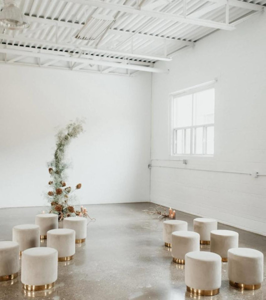 SS-431 | ROUND VELVET OTTOMAN BEIGE