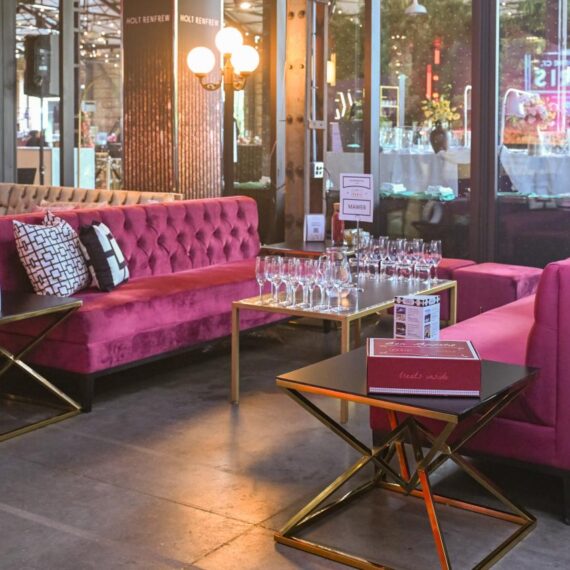 SS-521 | VELVET TUFTED BACK SOFA CRIMSON