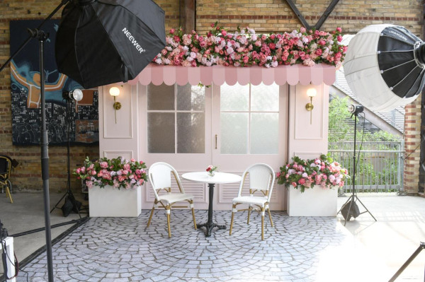 CASUAL-115 | MARSEILLE CAFÉ TABLE BLACK BASE WITH WHITE TOP