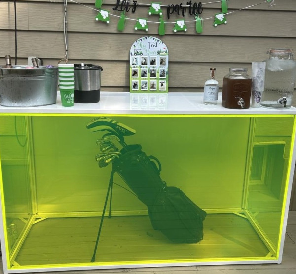 BAR-011 | 6FT BAR WHITE FRAME WITH PLEXI