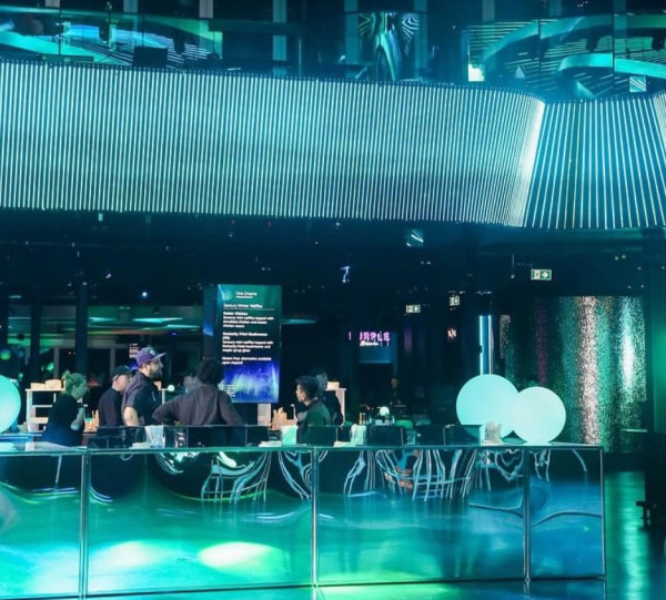 BAR-002 | 6FT BAR CHROME FRAME WITH PLEXI