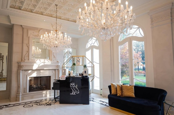 BAR-039 | 4FT BAR BLACK FRAME PLEXI