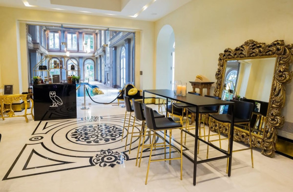 BS-009 | PITT BARSTOOL GOLD LEGS WITH BLACK SEAT