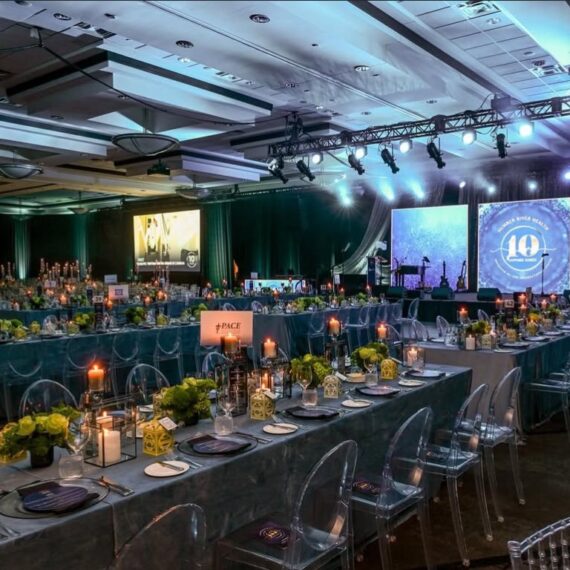 CH-003 | CLEAR ACRYLIC ROUND BACK CHAIR