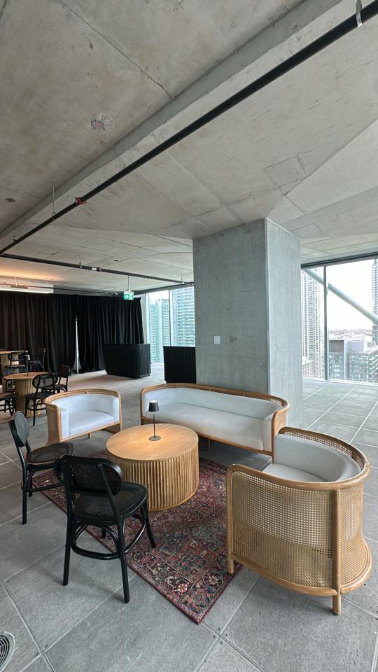 CT-075 | SYDNEY FLUTED ROUND COFFEE TABLE NATURAL WOOD