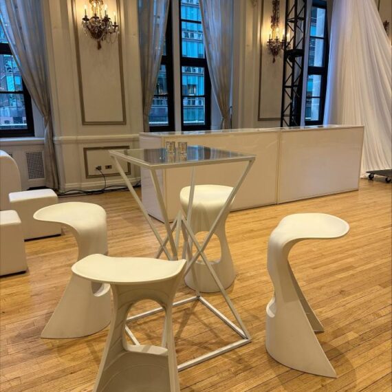 BS-072 | FLOATING BARSTOOL WHITE