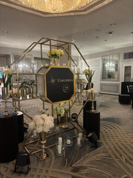 BAR-052 | GEO OCTAGON WINE SHELF GOLD FRAME CLEAR PLEXI