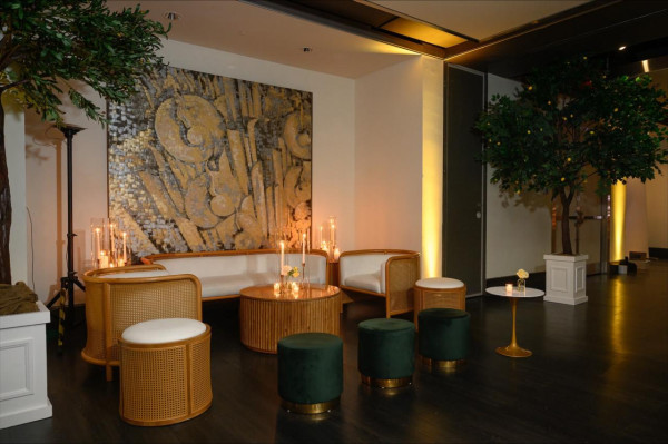 SS-622 | NAPA NATURAL CANE SOFA WHITE LINEN FABRIC