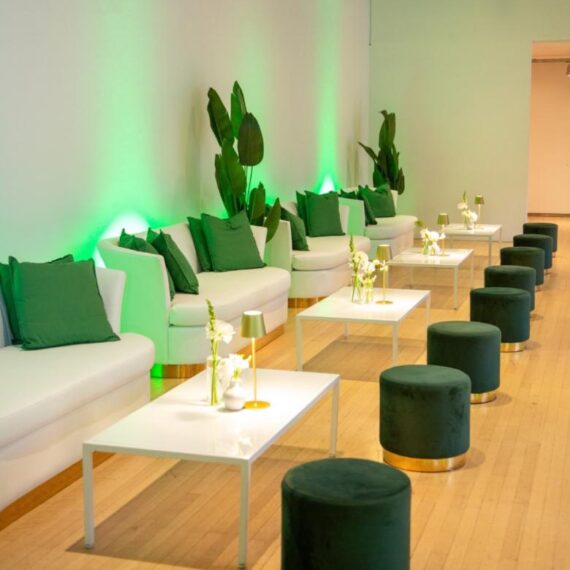 CT-052 | RECTANGULAR WHITE FRAME COFFEE TABLE WITH PLEXI TOP