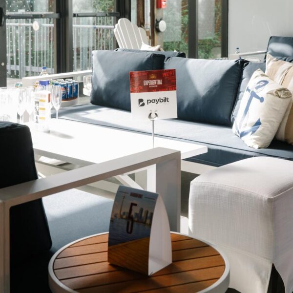 MISC-EU-050 | WHITE FRAME CONTEMPORARY SOFA